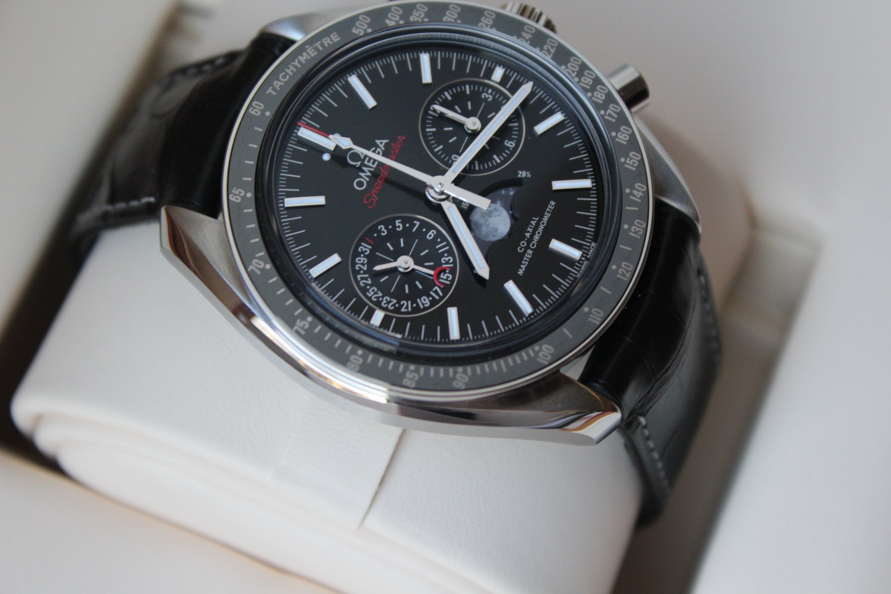 Omega Speedmaster Moonwatch Co-Axial Chronometer Moonphase Chronograph 304.33.44.52.01.001 black 44.25mm steel, black leather strap