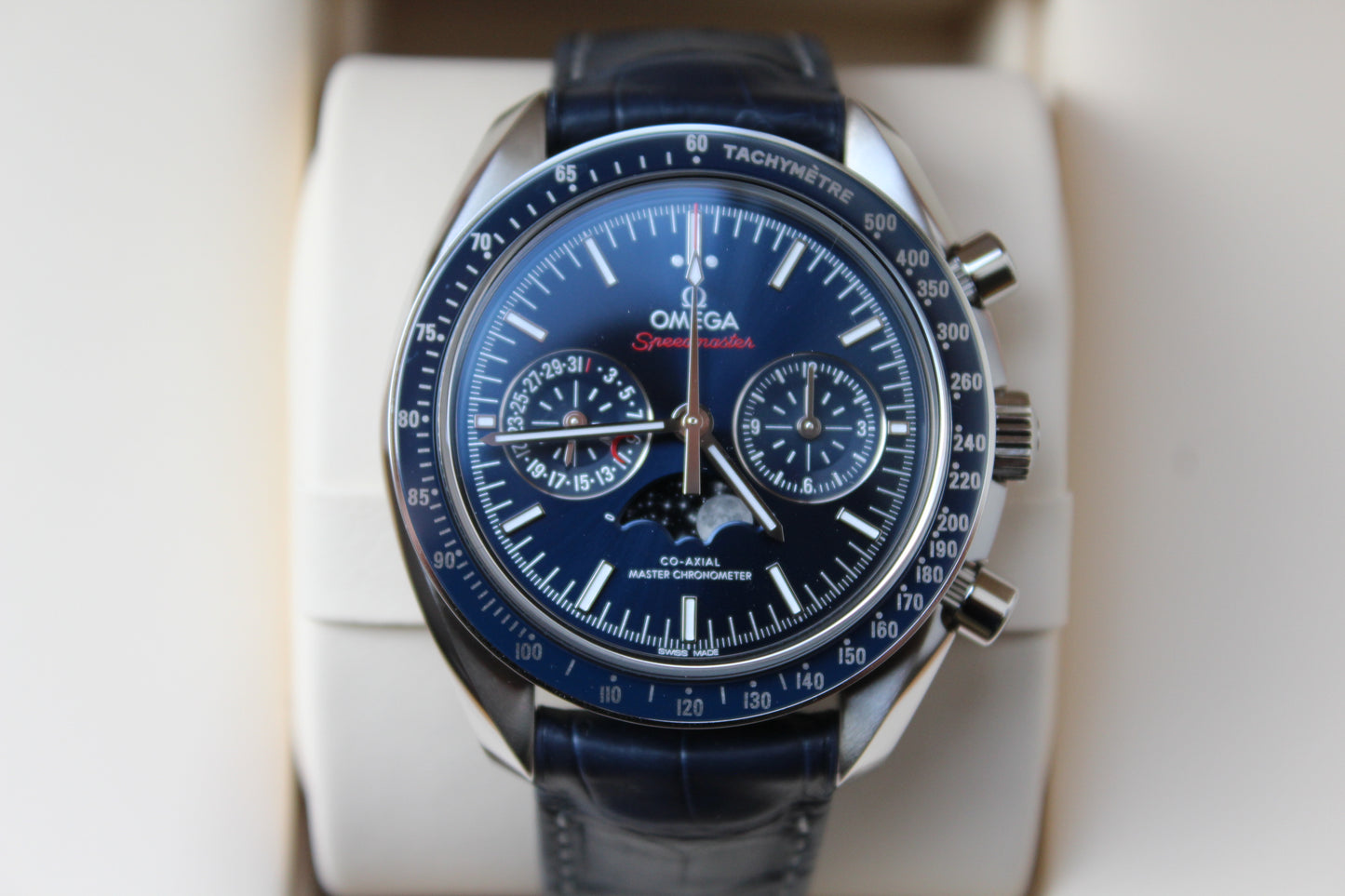 Omega Speedmaster Moonwatch Mondphase Co-Axial 304.33.44.52.03.001