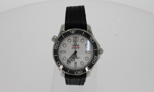 Omega Seamaster Diver 300m Co-Axial Master Chronometer blanc 210.32.42.20.04.001 acier blanc 42 mm, bracelet en caoutchouc noir