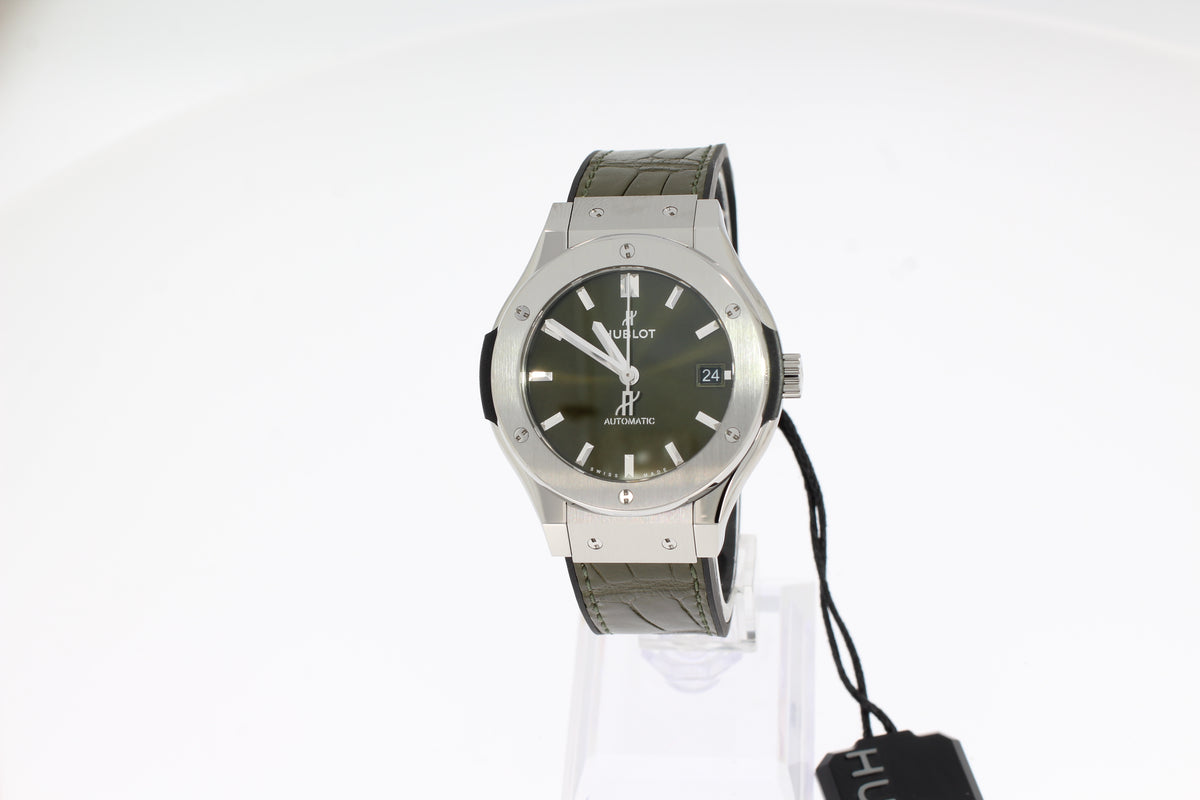 Hublot Classic Fusion Green Titanium 38mm 565.NX.8970.LR Titanium Automatic Date Ladies Watch Green Alligator Leather Strap