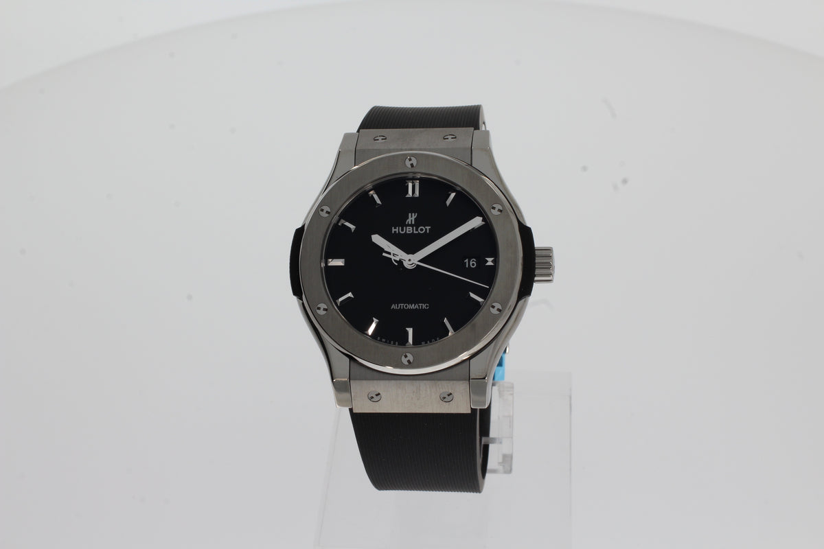 Hublot CLASSIC FUSION TITANIUM 42mm 542.NX.1171.RX titanium automatic men's watch black rubber