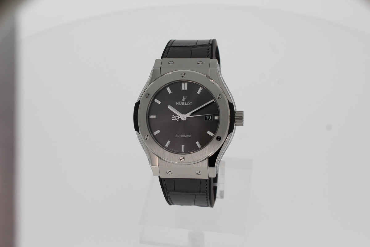 Hublot Classic Fusion Titanium 42mm Racing Grey 542.NX.7071.LR Titan Automatik Herren Uhr / Unisex graues Kautschuk Armband