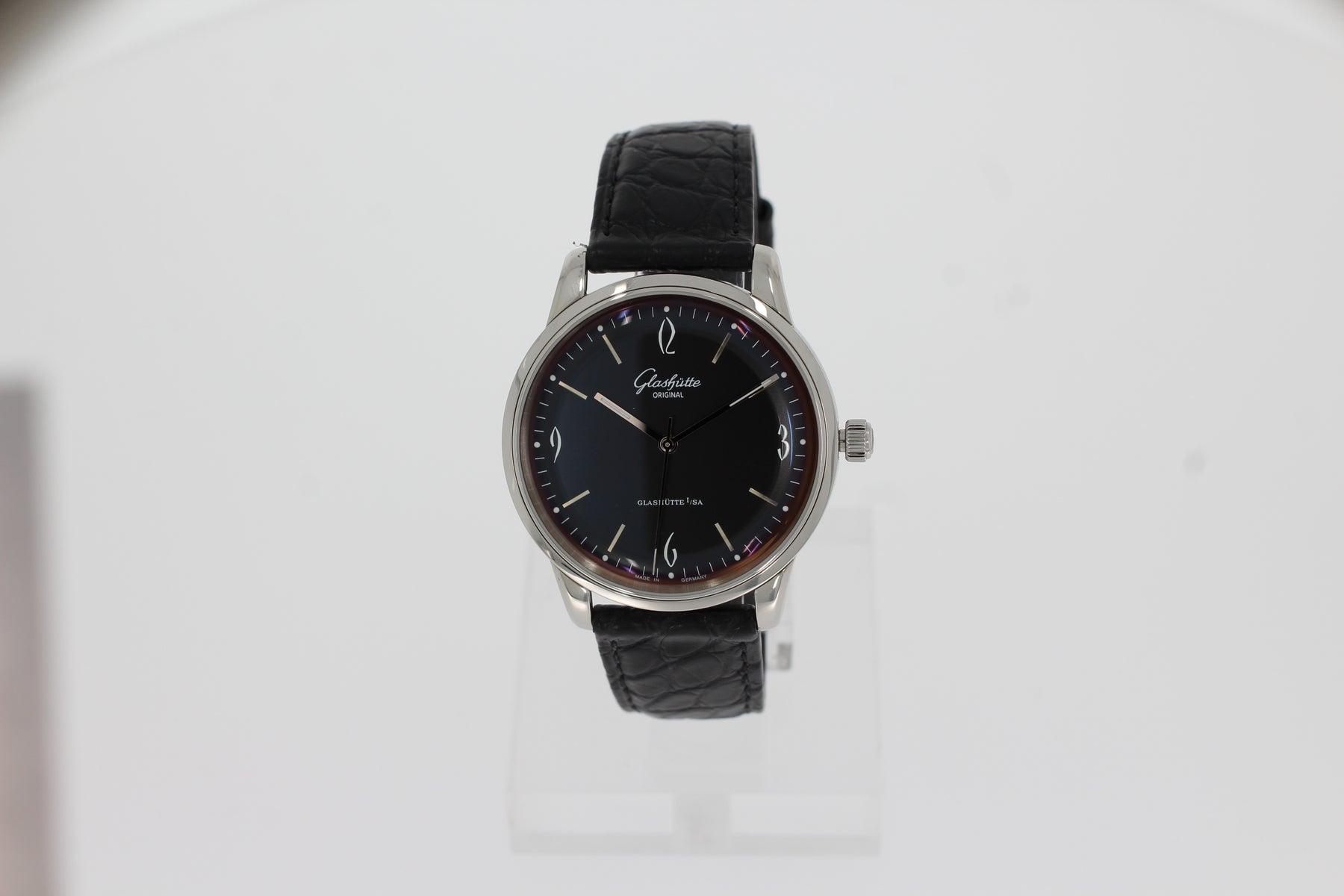 Glashütte Original Sixties 1-39-52-04-02-04 stainless steel case. Extra flat case made of polished Ed