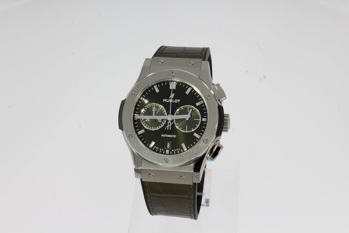 Hublot Classic Fusion Chronograph Titanium Green 42 mm 541.NX.8970.LR Titanium Automatic Chronograph Date Green Alligator Leather Strap Men's Watch