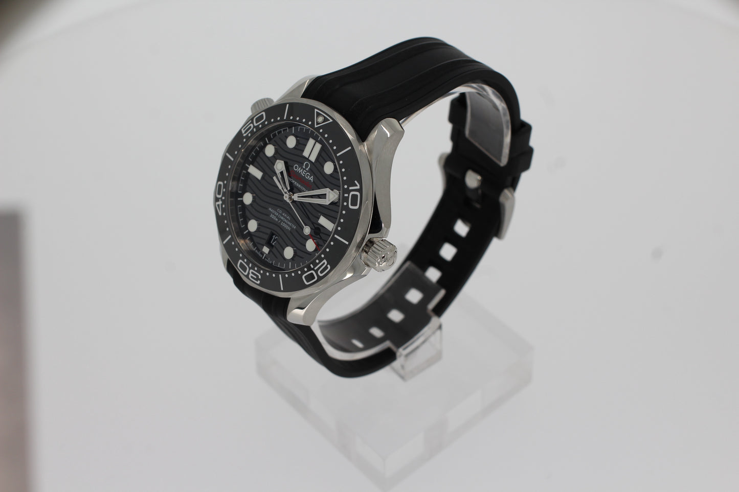 Omega Seamaster Diver 300 M - Co-Axial Chronometer 210.32.42.20.01.001 acier noir 42mm, bracelet caoutchouc noir
