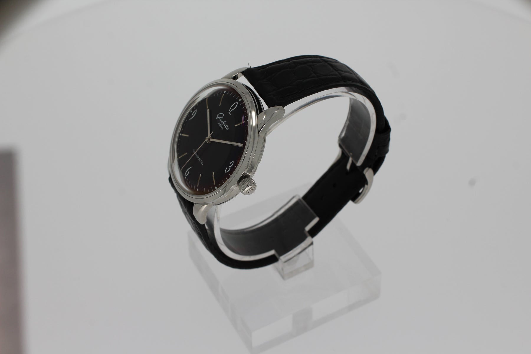 Glashütte Original Sixties 1-39-52-04-02-04 stainless steel case. Extra flat case made of polished Ed