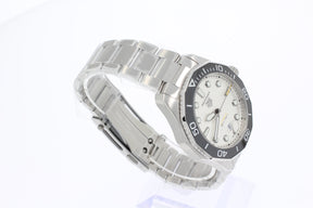 TAG HEUER AQUARACER PROFESSIONAL 300 DATE automatique, 43 mm, acier inoxydable WBP201C.BA0632