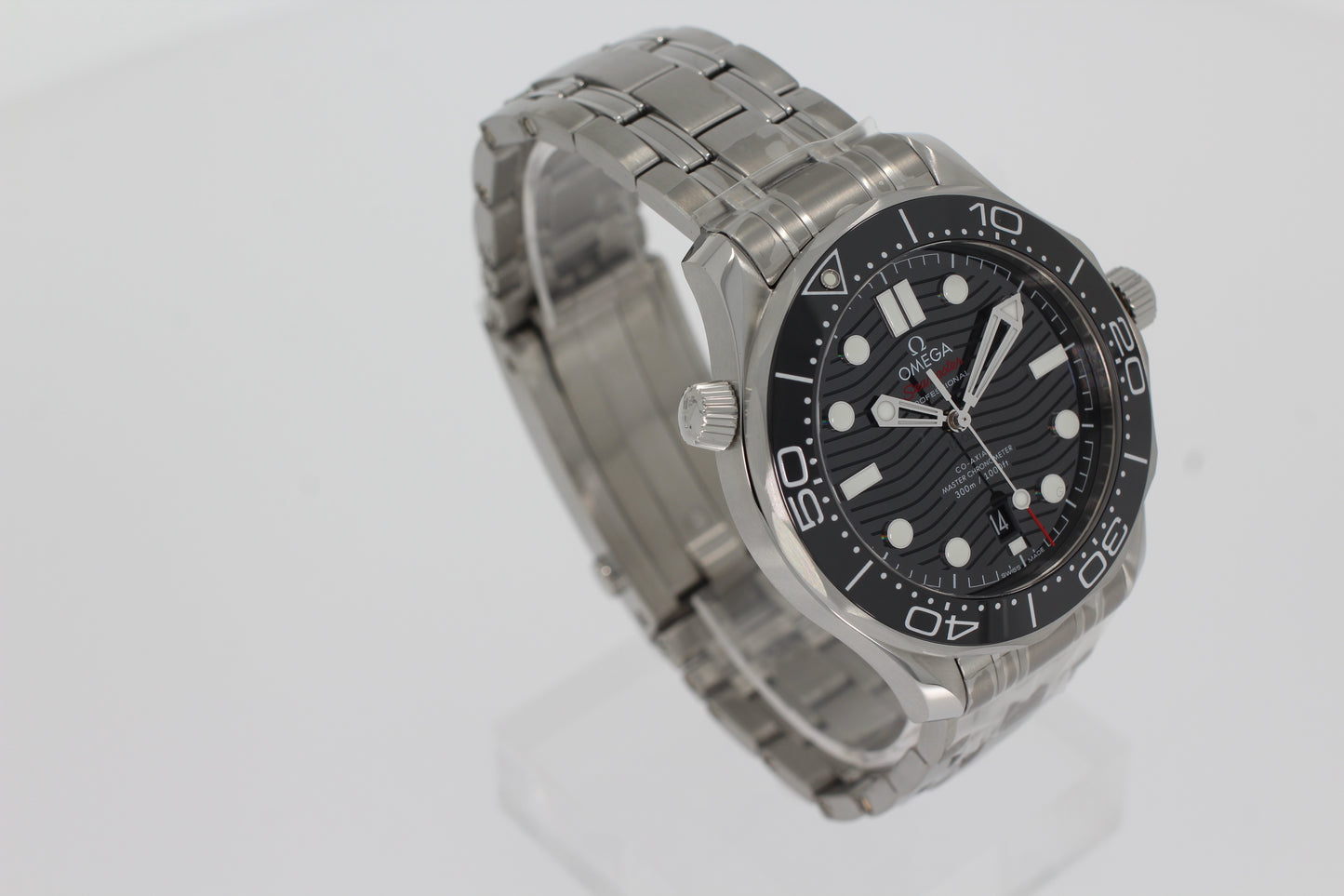 Omega Seamaster Diver 300 M Co-Axial Master Chronometer 210.30.42.20.01.001 acier noir 42 mm, avec bracelet en acier