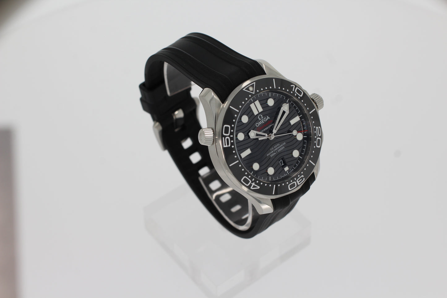 Omega Seamaster Diver 300 M - Co-Axial Chronometer 210.32.42.20.01.001 acier noir 42mm, bracelet caoutchouc noir