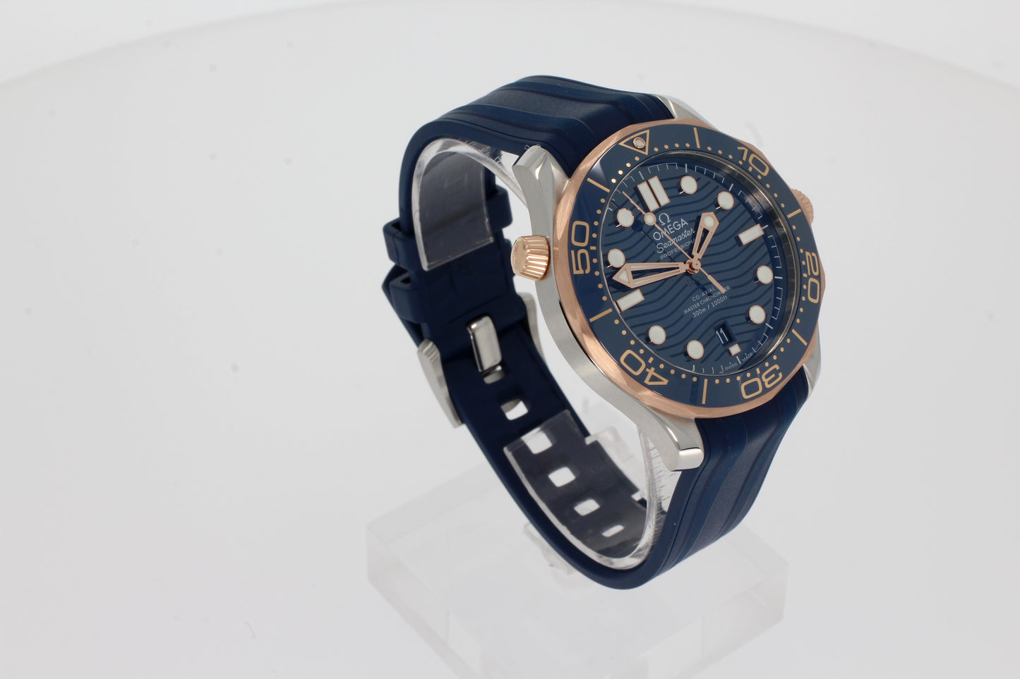 Omega Seamaster Diver 300M Co‑Axial Master Chronometer 210.22.42.20.03.002 bleu 42 mm or/acier, bracelet en caoutchouc bleu